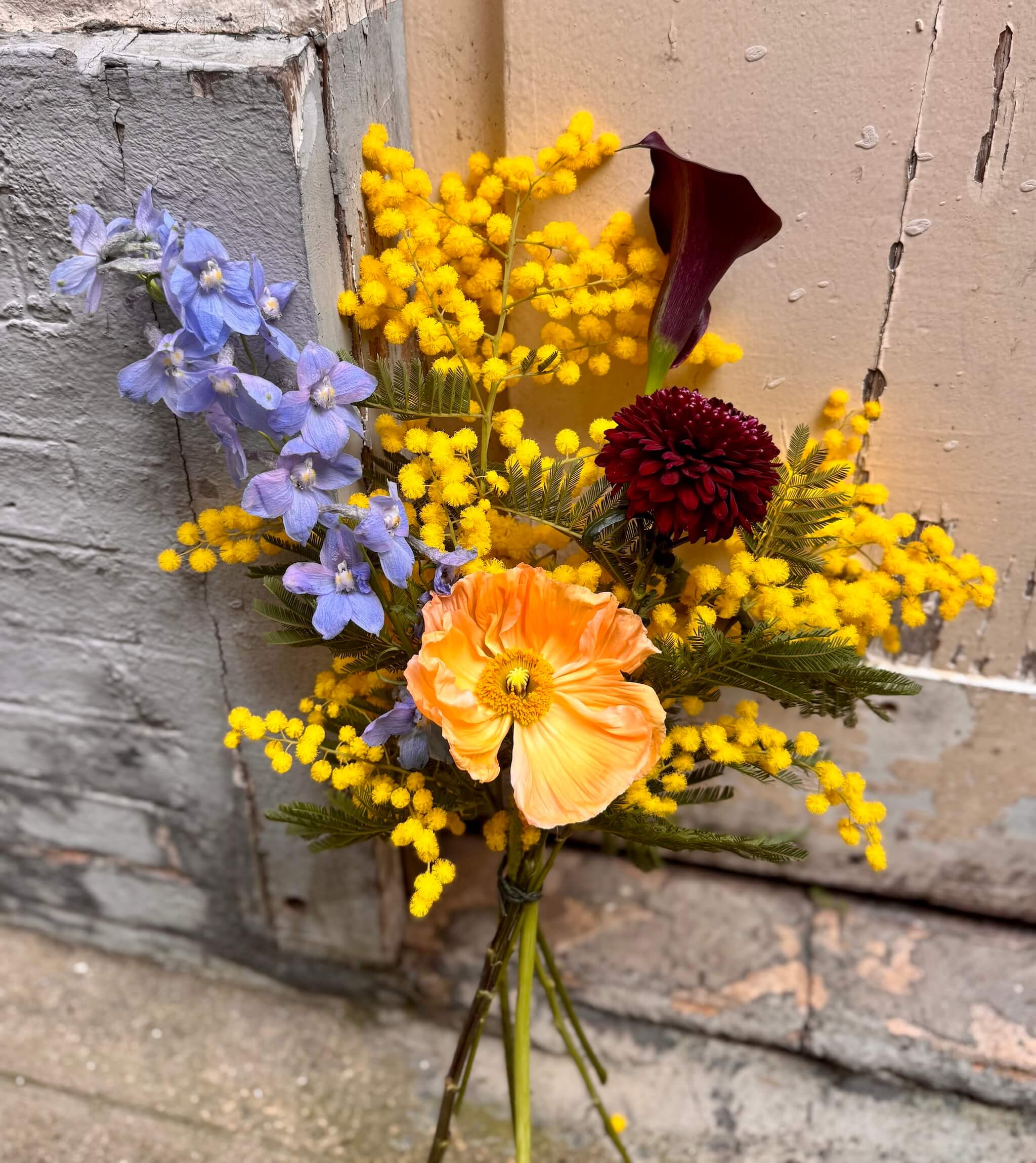 Petit bouquet de Saint-Valentin composé de fleurs de saison, création florale Bouquetier à Paris 17.